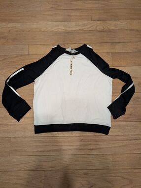 Nwt Women's Moral Fiber Black & White Cold Shoulder  Sweater Size Medium